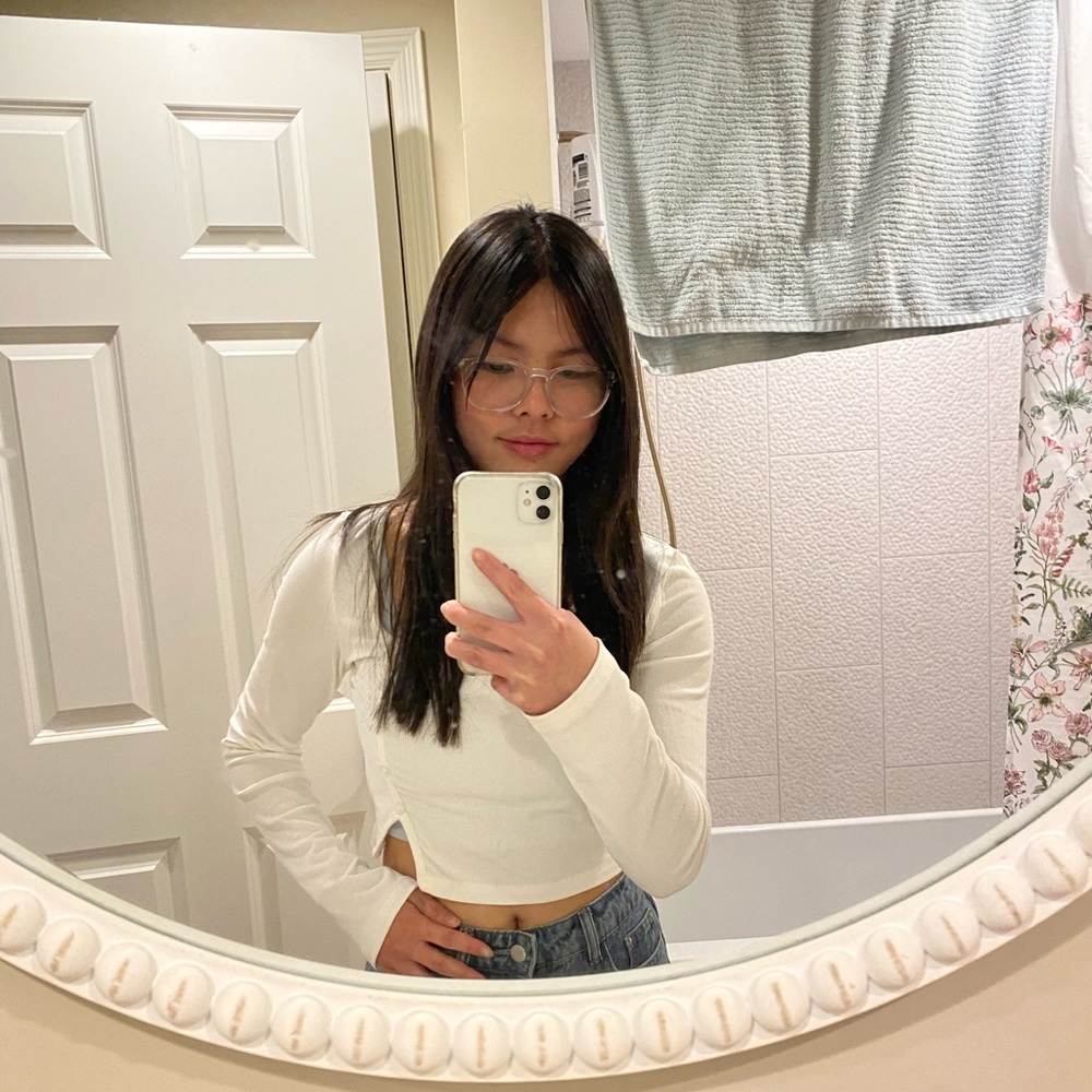 Hi guys thanks for looking at my closet hopefully you like something!